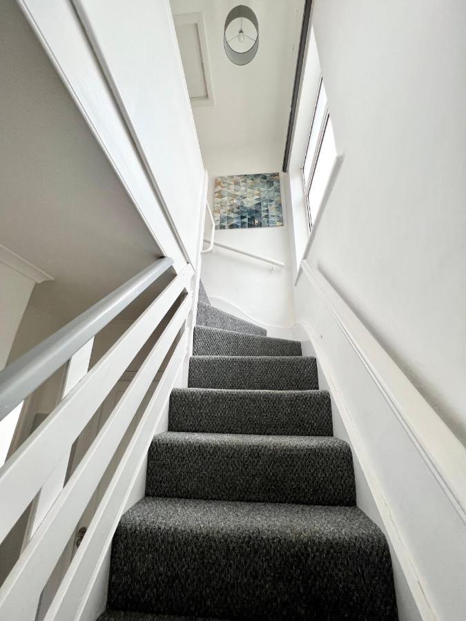 3 Cosy Homes Walking Distance To Mall With Parking Available To Book Separately 3 Bed House Or 1 Bed Apartment Or Studio London Eksteriør billede
