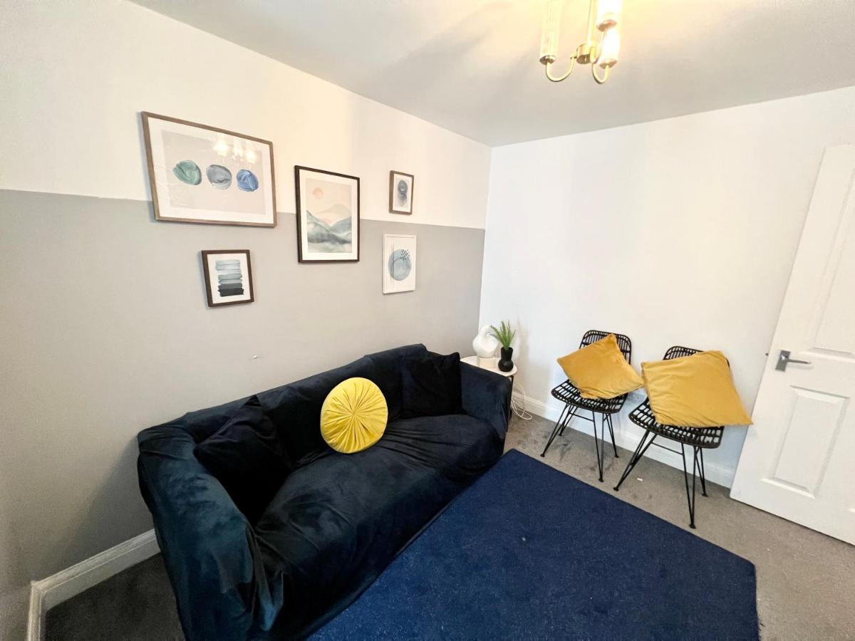 3 Cosy Homes Walking Distance To Mall With Parking Available To Book Separately 3 Bed House Or 1 Bed Apartment Or Studio London Eksteriør billede